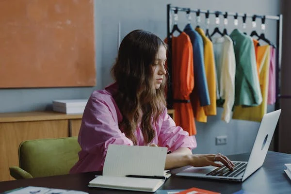 How to Build a Fashion-Forward and Eco-Friendly Wardrobe